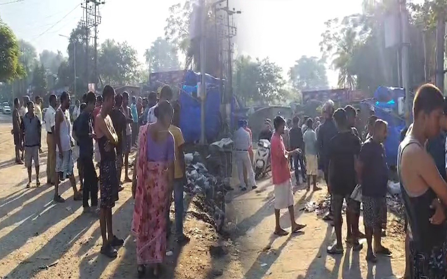 মহানগৰীৰ নলাত KTM বাহনখন উদ্ধাৰ অচিনাক্ত যুৱকৰ মৃতদেহ