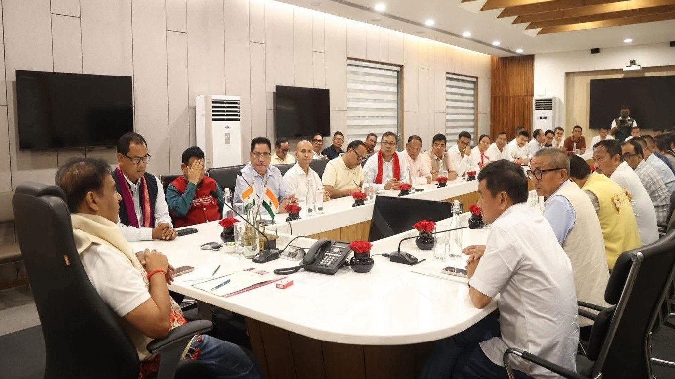 মুখ্যমন্ত্ৰীৰ অধ্যক্ষতাত অনুষ্ঠিত বৈঠকত অংশগ্ৰহণ কাৰ্বি আংলং স্বায়ত্ব শাসিত পৰিষদৰ বিষয়ববীয়াৰ