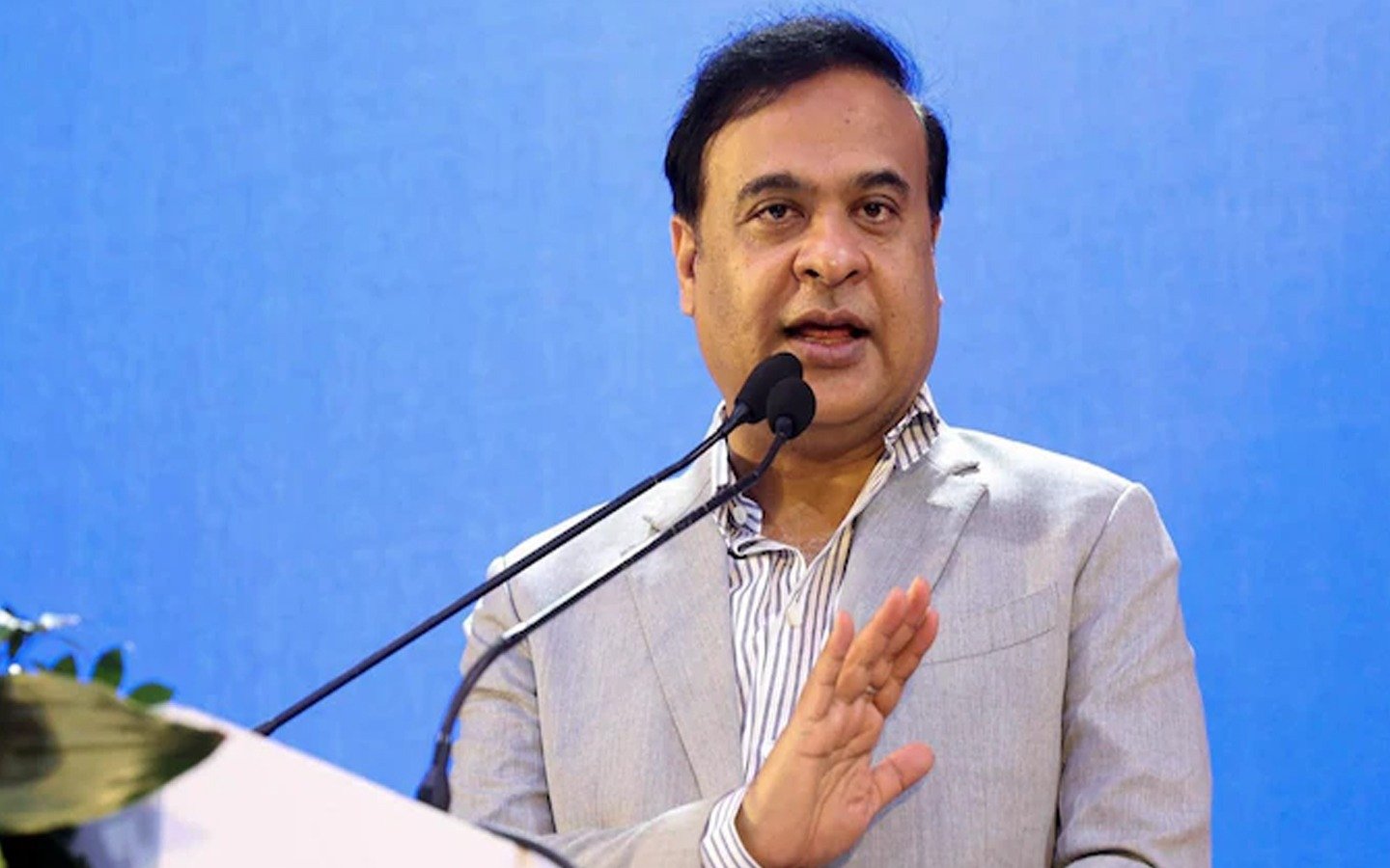 “কংগ্ৰেছৰ মানুহবোৰক সৰুতে মাকে মিঠাতেল দি মালিছ কৰা নাছিল,কাৰণ মাকে গম পাইছিল ডাঙৰ হৈ তেওঁলোক ডাক্তৰ-ইঞ্জিনিয়াৰ নহয় কংগ্ৰেছহে হ’ব”