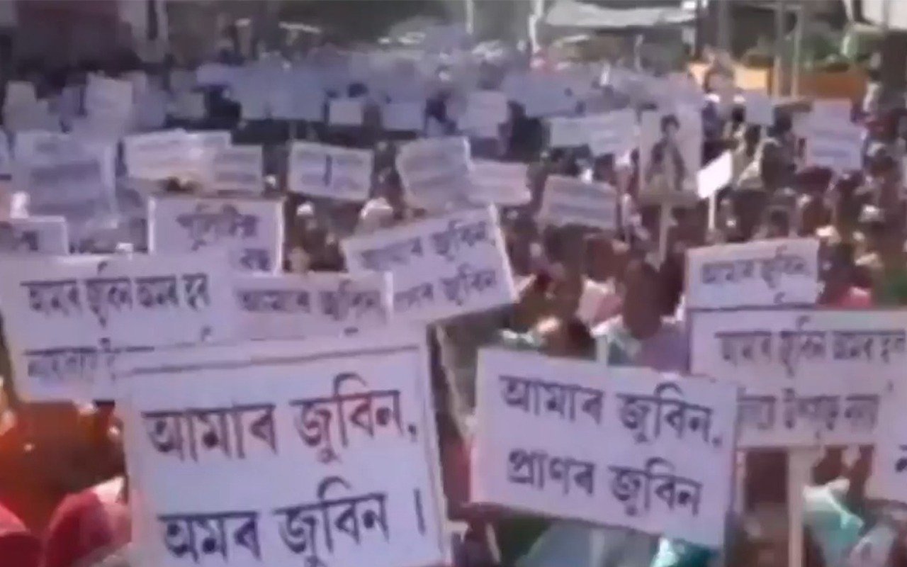 জুবিন গাৰ্গৰ মৃত্যুৰ ন্যায় বিচাৰি ৰাজপথত বিজেপি;দৰং জিলা বিজেপিৰ উদ্যোগত জুবিন গাৰ্গৰ ন্যায়ৰ আহ্বানত বিশাল পদযাত্ৰা