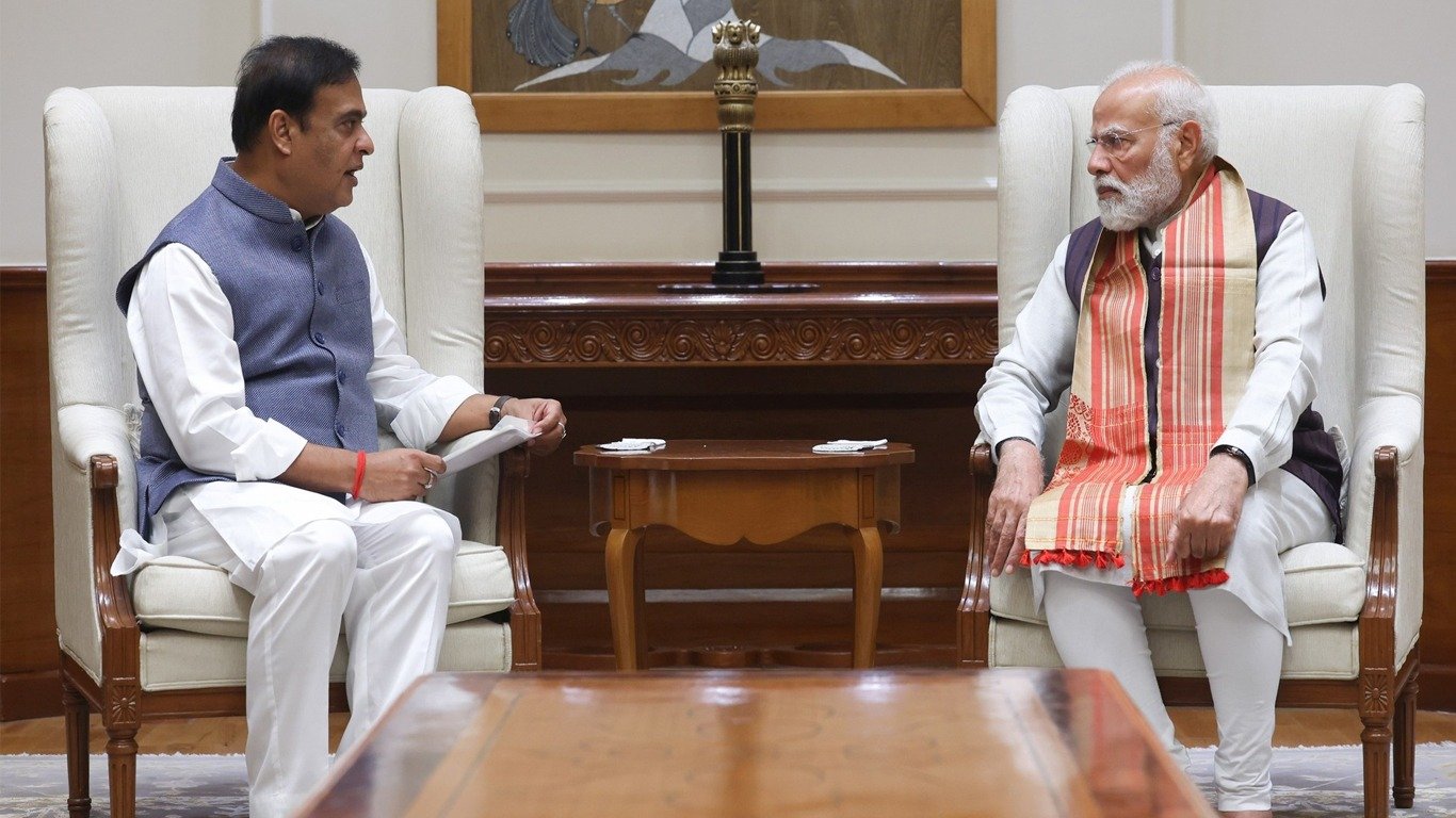 প্ৰধানমন্ত্ৰীৰ চৰকাৰী বাসগৃহত প্ৰধানমন্ত্ৰী নৰেন্দ্ৰ মোদীক সাক্ষাৎ মুখ্যমন্ত্ৰী ড° হিমন্ত বিশ্ব শৰ্মাৰ