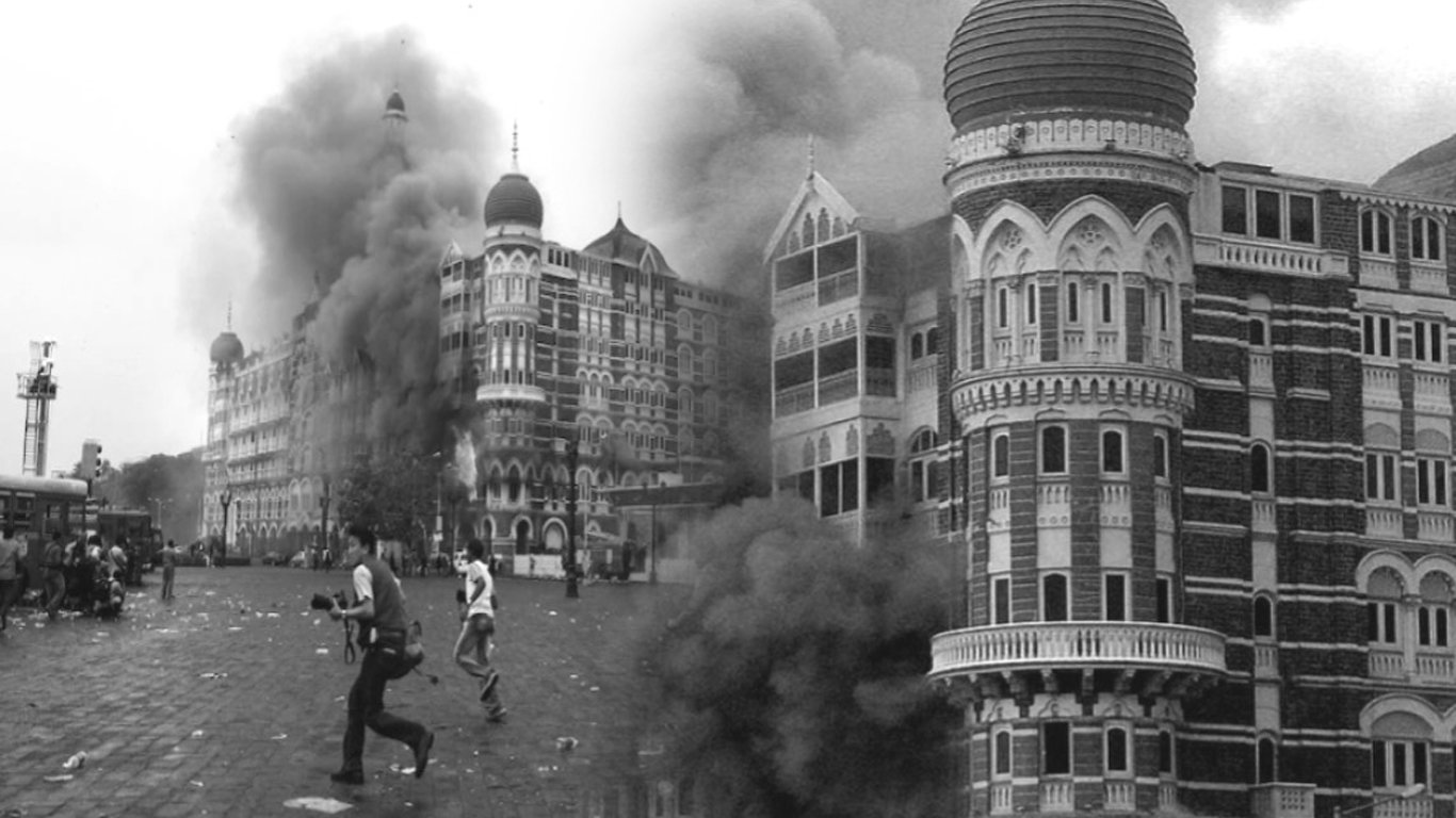 আজিৰ দিনটোতে ১০টা লস্কৰ-ই-তৈবা সন্ত্ৰাসবাদীয়ে কঁপাই তুলিছিল মুম্বাই