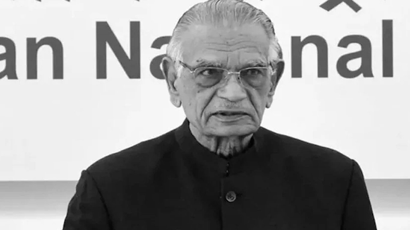 প্ৰাক্তন কেন্দ্ৰীয় গৃহমন্ত্ৰী শিৱৰাজ পাটিলৰ দেহাৱসান।