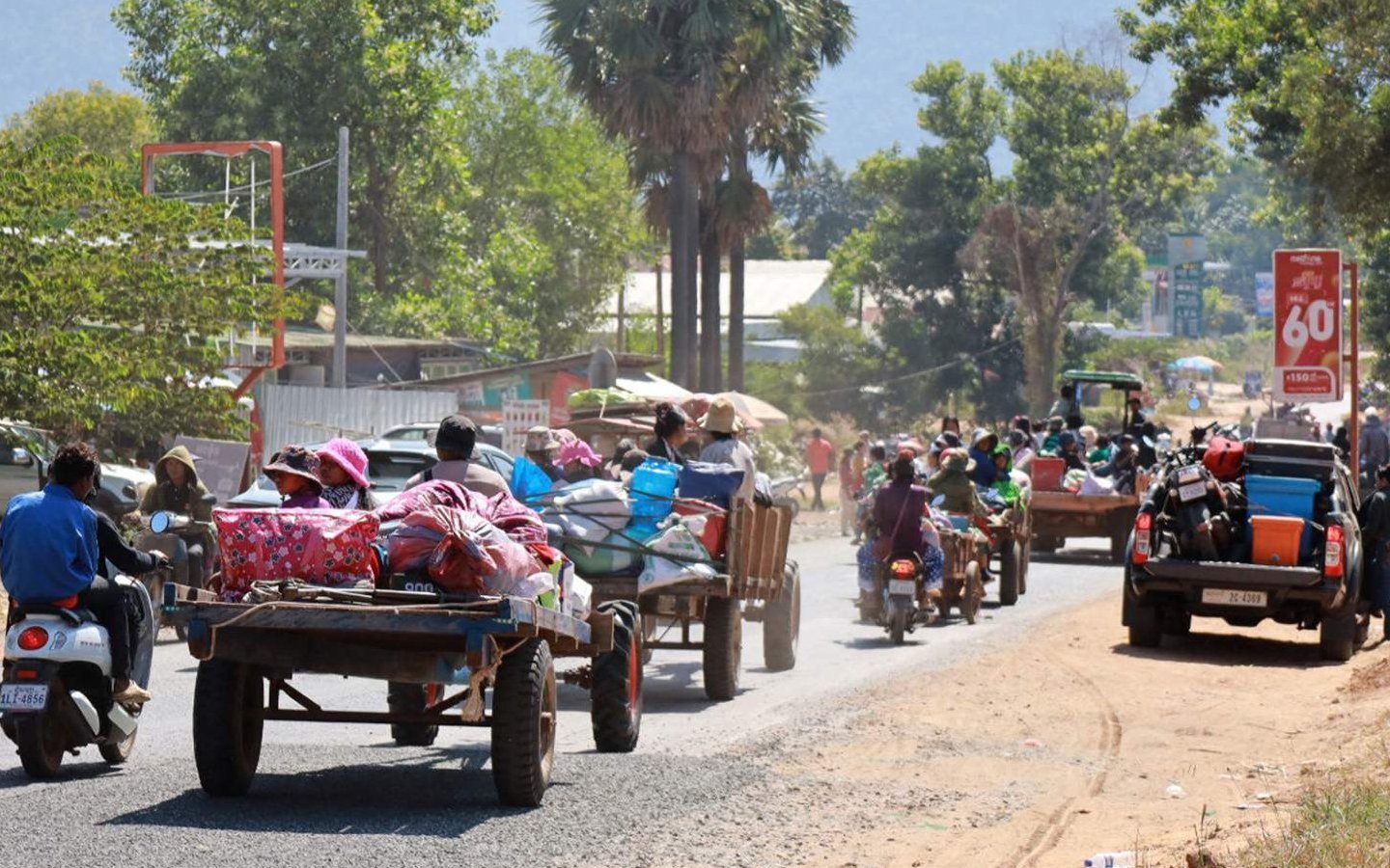 থাইলেণ্ড- কম্বোডিয়াৰ বিবাদিত সীমান্তত পুনৰ যদ্ধসদৃশ পৰিবেশৰ সৃষ্টি হৈছে।