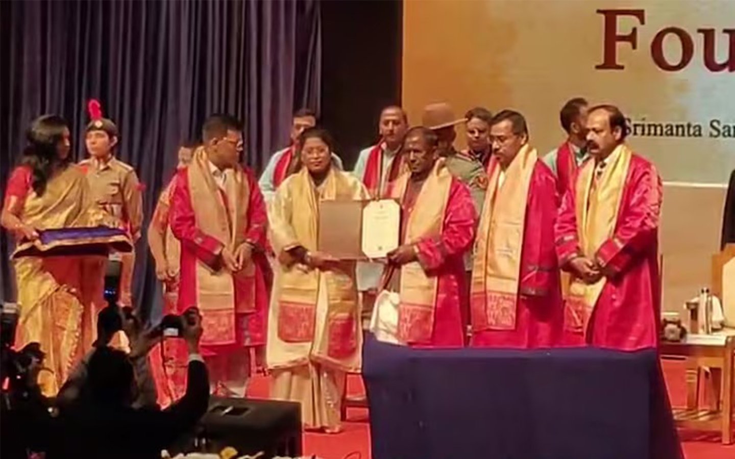 কটন বিশ্ববিদ্যালয়ে প্ৰাণৰ শিল্পী জুবিন গাৰ্গলৈ আগবঢ়ালে ডি. লিট. সন্মান